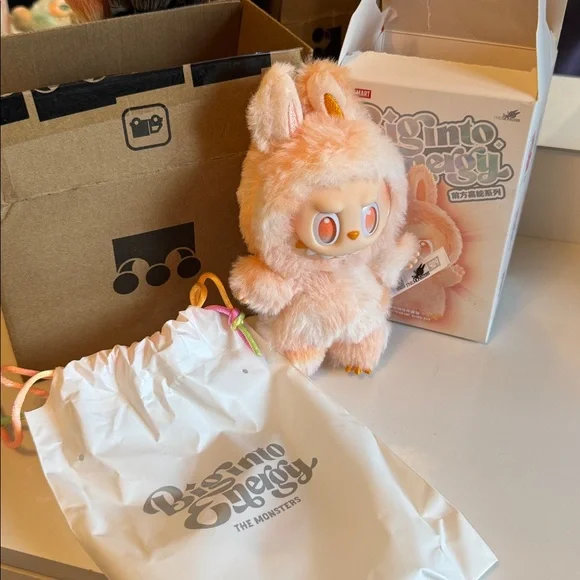 POPMART Labubu HAPPINESS Big Into Energy The Monsters Blind Box Keychain - Picture 3 of 9